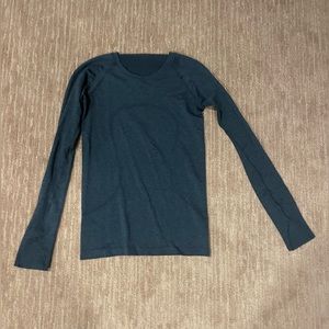 Women’s Lululemon top size Small